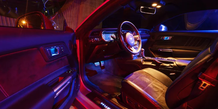 Nezapomenutelný zážitek: jízda nebo pronájem legendárního Fordu Mustang 5.0 V8 Coyote