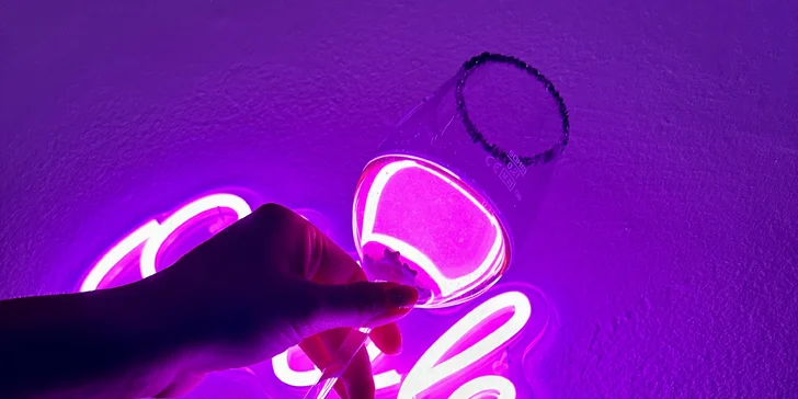 Malování s vínem pro jednoho, pár i partu přátel vč. plátna a pomůcek
