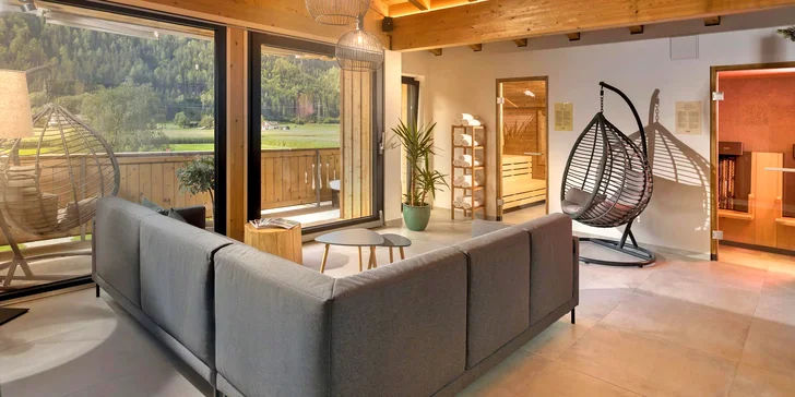 Lyžování v Lienzských Dolomitech: hotel s wellness a polopenzí, možnost sauny na pokoji