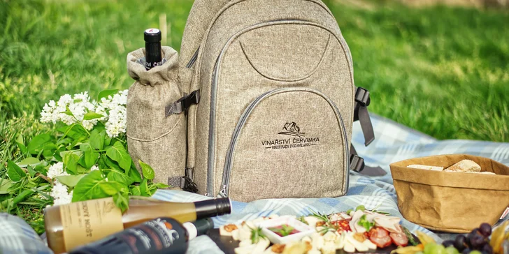 Piknik ve vinici pro 2 osoby: piknikový set s vínem, frizzante i občerstvením