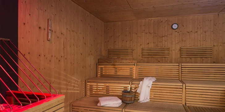Zima v Kitzbühelských Alpách: 4* hotel s polopenzí i neomezeným wellness a lyžování na 43 km sjezdovek