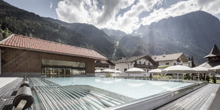 Luxusní Tyrolsko: hotel 300 m od lanovky, bohatá polopenze, bazény a saunový svět