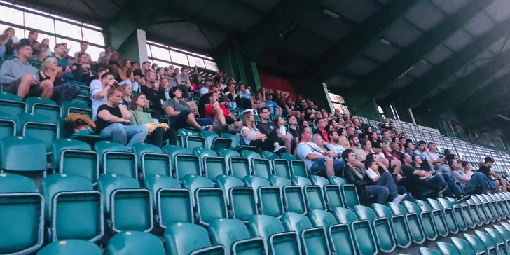 Letní kino v historické fotbalové stavbě i autogramiáda Petra Jandy