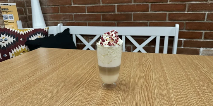 Míchaný drink, belgické vafle i snídaně pro 1-2 osoby vč. horkého nápoje