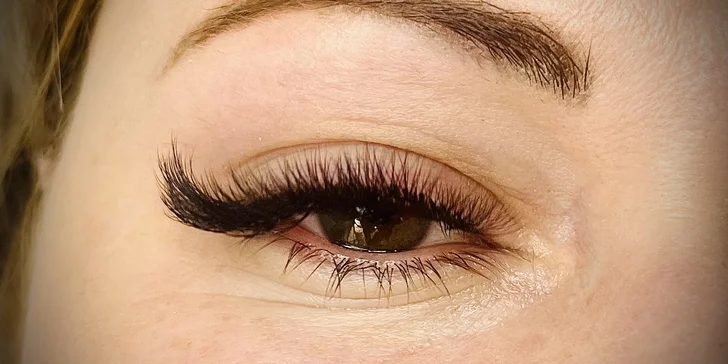 Lash lifting a barvení řas či prodloužení řas metodou 5D až 7D
