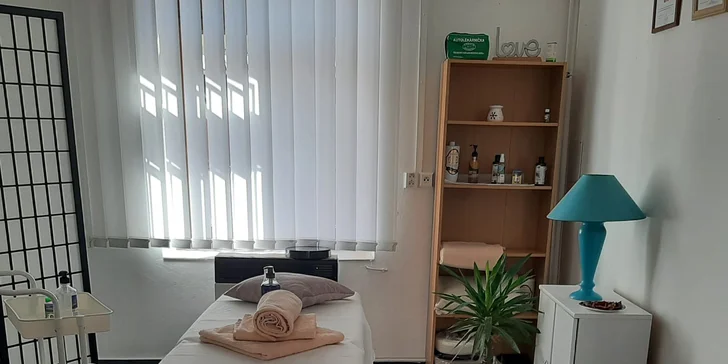 Relaxační procedura v délce 90 minut: masáž zad a šíje, bahenní zábal i masáž a parafín na ruce
