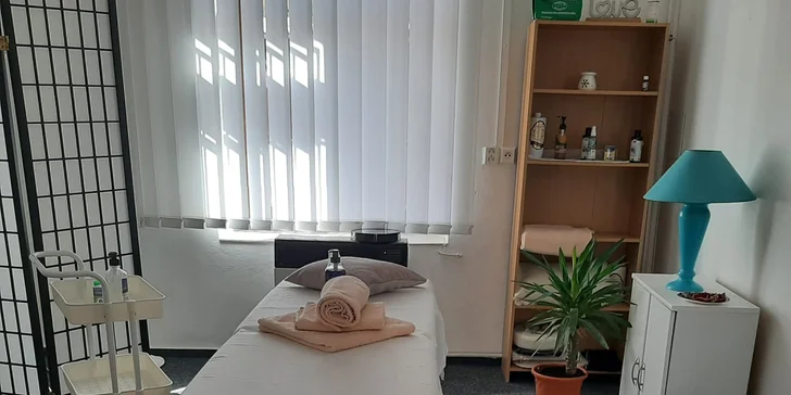 Relaxační procedura v délce 90 minut: masáž zad a šíje, bahenní zábal i masáž a parafín na ruce