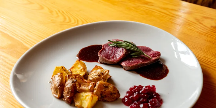 Romantický den pro dva: 5chodové menu, 2 hod. v privátním wellness i masáž