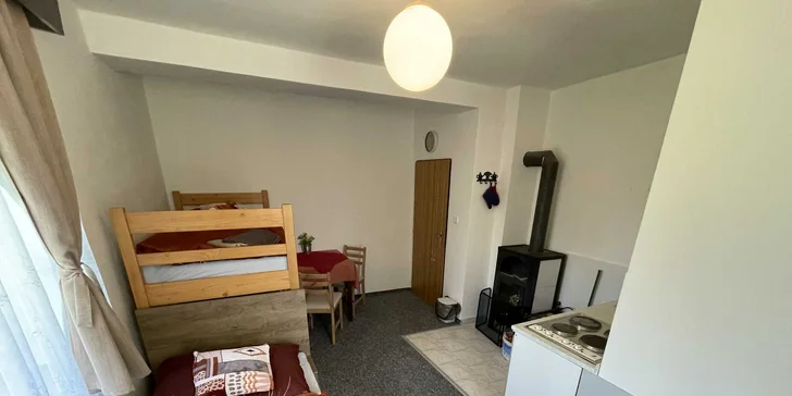 Pobyt pro pár i rodinu na Kašperské vrchovině: plně vybavený apartmán a balíček na uvítanou