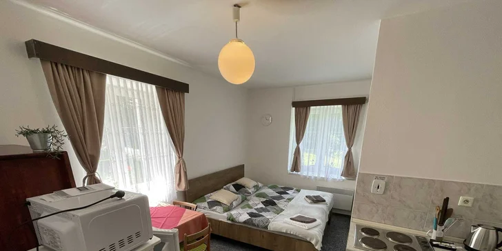 Pobyt pro pár i rodinu na Kašperské vrchovině: plně vybavený apartmán a balíček na uvítanou