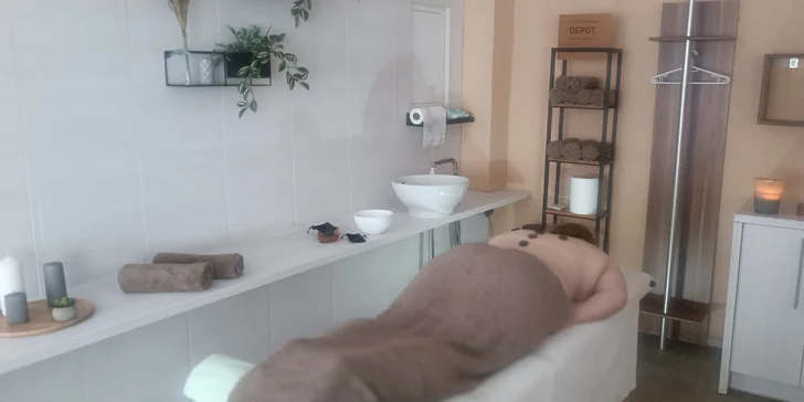 Uvolnění a relaxace na 20–90 min.: masáž zad, šíje, dolních končetin i celého těla