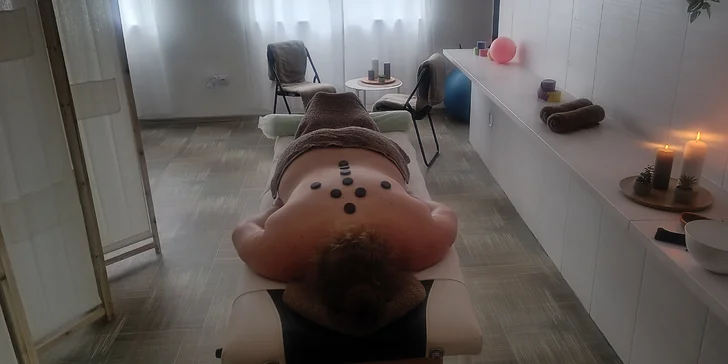 Uvolnění a relaxace na 20–90 min.: masáž zad, šíje, dolních končetin i celého těla