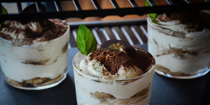Dvou nebo tříchodové masové menu na lávovém kameni pro dva