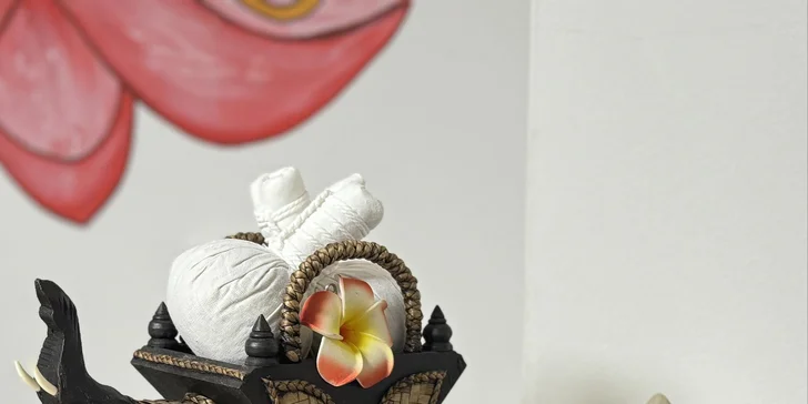 Thajská aroma olejová masáž nebo masáž horkým kokosovým olejem: 60-90 minut, různé vůně