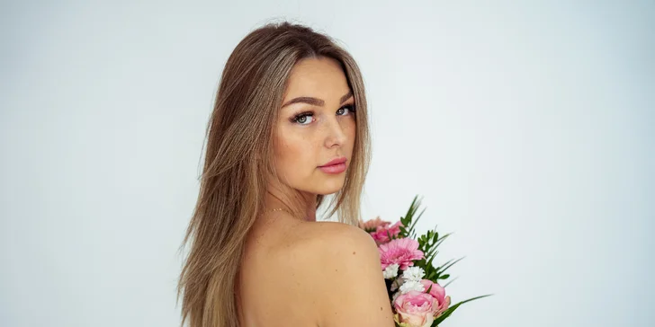 Profi focení v ateliéru vč. lehkých úprav i retuše: glamour, boudoir, portréty i rodina