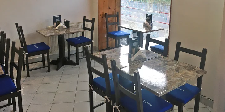 Jedna či dvě pizzy dle výběru o průměru 32 či 40 cm i s domácím ledovým čajem