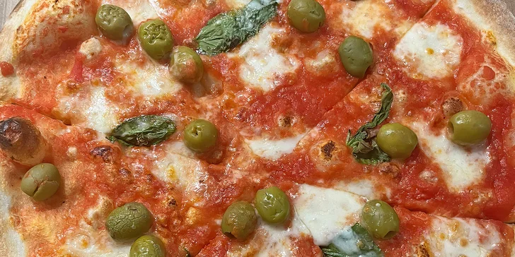 Jedna či dvě pizzy dle výběru o průměru 32 či 40 cm i s domácím ledovým čajem