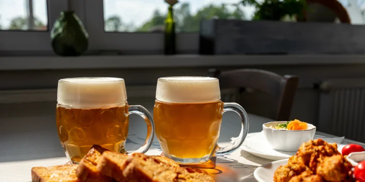 100-300 g namíchaného hovězího tataráku vč. zlatavých topinek i s pivem