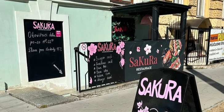 Olomoucká Asie: pestré sety 8–54 kusů sushi s rybami i zeleninou