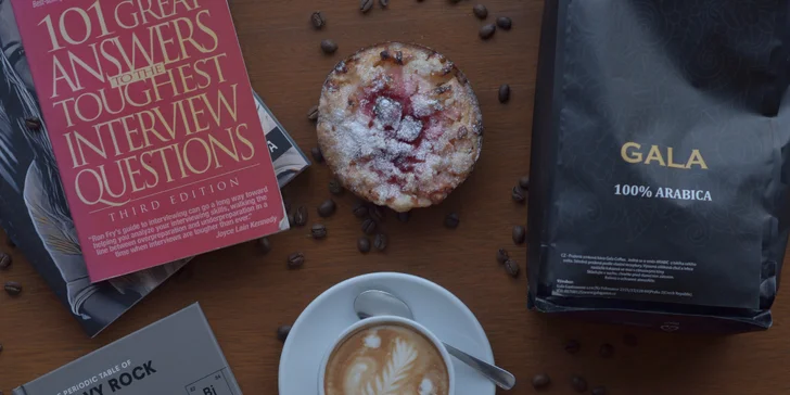 Šálek kávy ve vršovické kavárně pro 1-2 osoby: espresso, cappuccino i latte