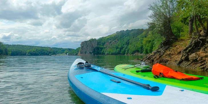 Zapůjčení paddleboardu na Dalešické přehradě pro 1–3 osoby