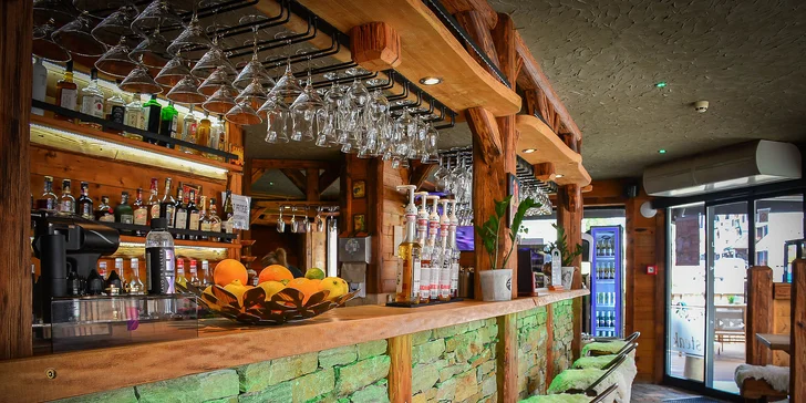 Dvou nebo tříchodové masové menu na lávovém kameni pro dva