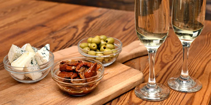 Drink podle výběru nebo prosecco s tapas na Vinohradech