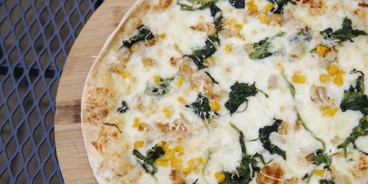 Pizza o průměru 32 cm podle výběru z 9 druhů pro 1 nebo 2 osoby