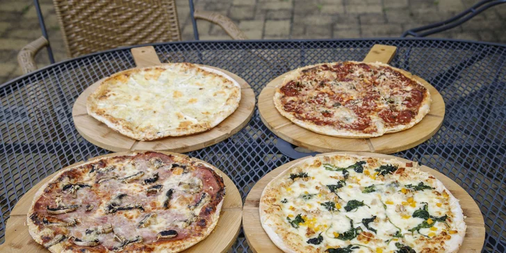Pizza o průměru 32 cm podle výběru z 9 druhů pro 1 nebo 2 osoby