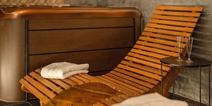 2 hodiny privátního wellness s vířivkou, finskou saunou i lahví sektu pro 2 osoby