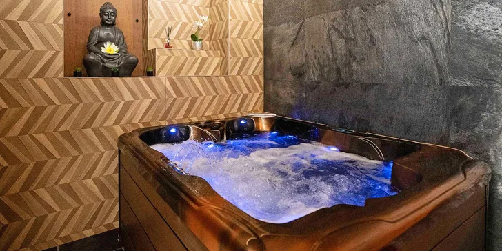 2 hodiny privátního wellness s vířivkou, finskou saunou i lahví sektu pro 2 osoby