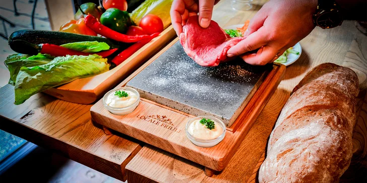 Dvou nebo tříchodové masové menu na lávovém kameni pro dva