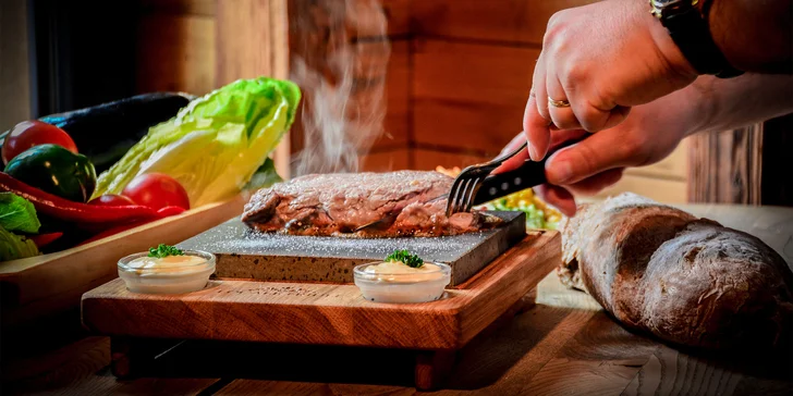 Dvou nebo tříchodové masové menu na lávovém kameni pro dva