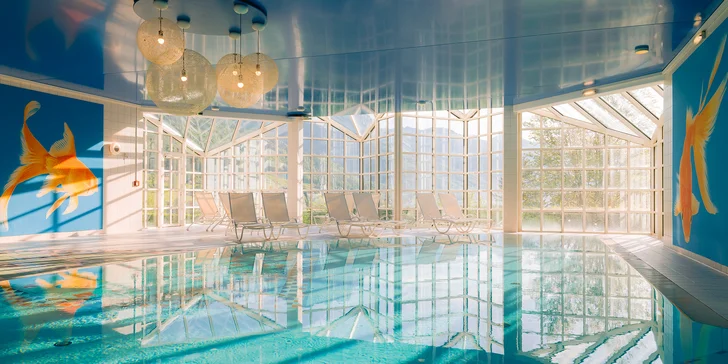 Pobyt v rakouských Alpách: hotelové pokoje i apartmány u jezera Grundlsee, wellness a snídaně