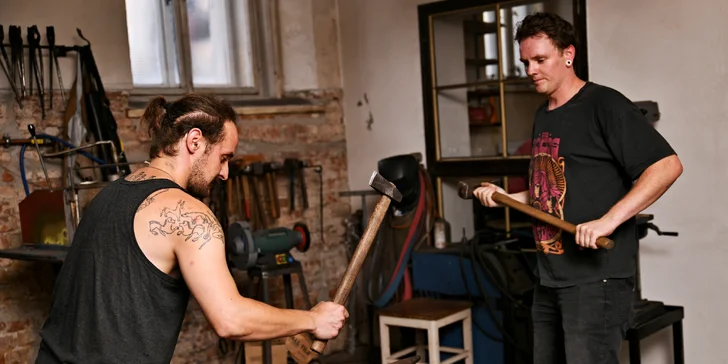 Kovářský workshop: vyrobte si svícen a svíčky či nůž nebo dýku