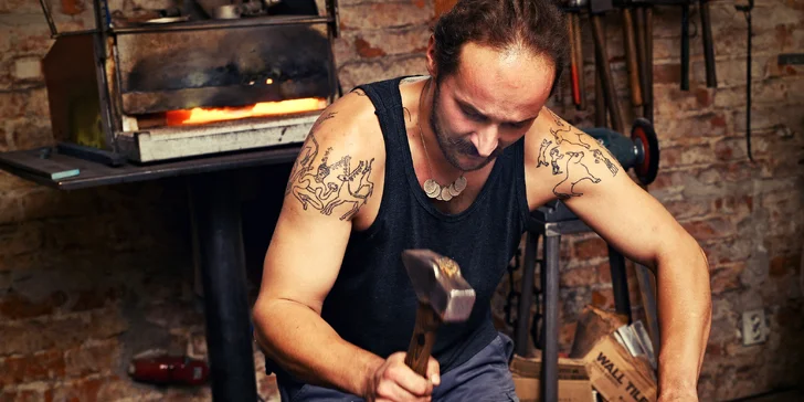 Kovářský workshop: vyrobte si svícen a svíčky či nůž nebo dýku