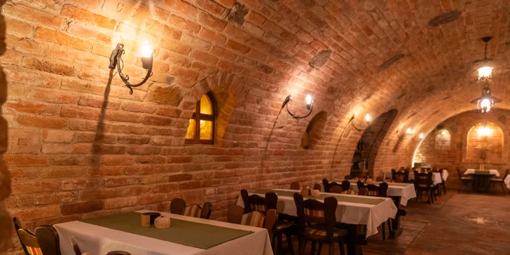 Luxusní 4chod. italské menu pro dva: hovězí carpaccio, medailonky i sklenka vína