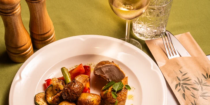 Luxusní 4chod. italské menu pro dva: hovězí carpaccio, medailonky i sklenka vína