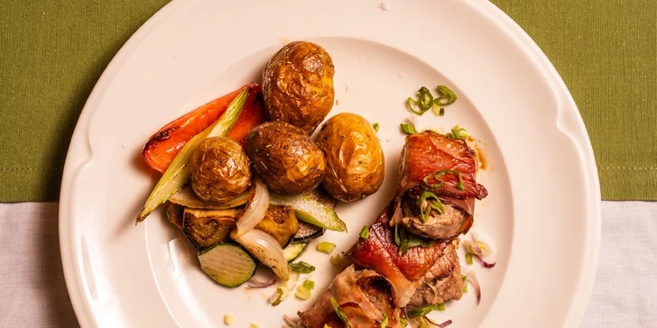 Luxusní 4chod. italské menu pro dva: hovězí carpaccio, medailonky i sklenka vína