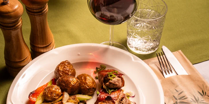 Luxusní 4chod. italské menu pro dva: hovězí carpaccio, medailonky i sklenka vína