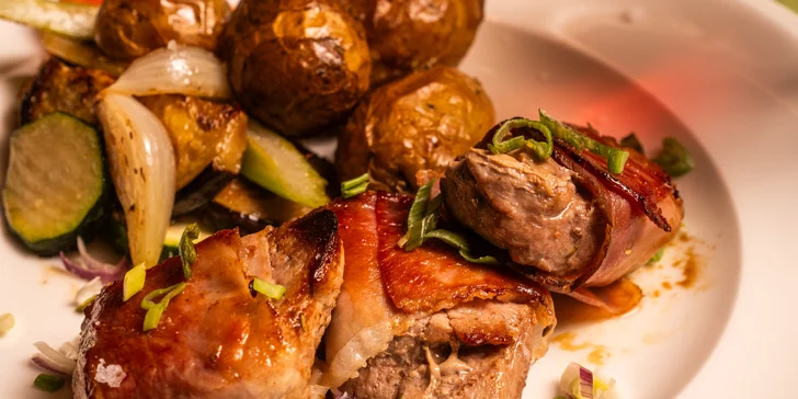 Luxusní 4chod. italské menu pro dva: hovězí carpaccio, medailonky i sklenka vína