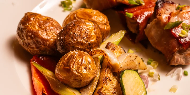 Luxusní 4chod. italské menu pro dva: hovězí carpaccio, medailonky i sklenka vína