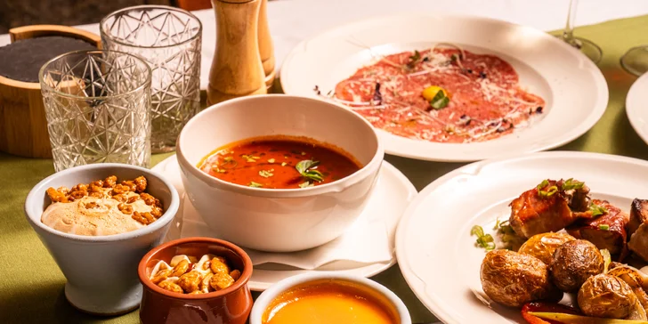 Luxusní 4chod. italské menu pro dva: hovězí carpaccio, medailonky i sklenka vína