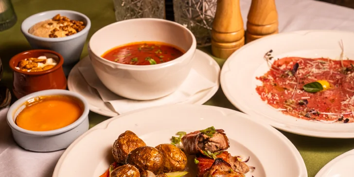 Luxusní 4chod. italské menu pro dva: hovězí carpaccio, medailonky i sklenka vína