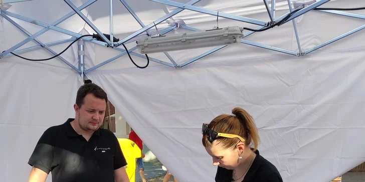 Vstup na vinný festival v podobě degustační sklenice i útrata v hodnotě 600-2500 Kč