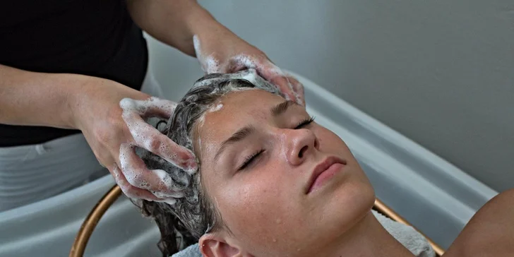 Relaxační spa pro vlasy: mytí, keratinový zábal, masáž hlavy a foukaná