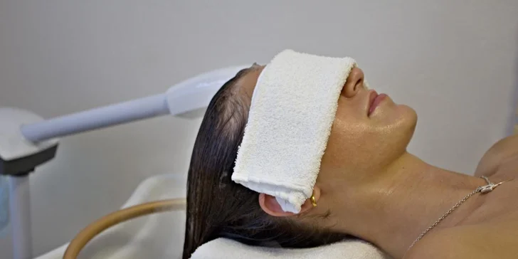 Relaxační spa pro vlasy: mytí, keratinový zábal, masáž hlavy a foukaná