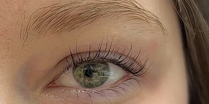 Ohromující pohled: laminace obočí, lash lifting či balíček obou procedur