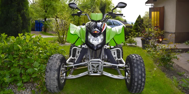 30 min. jízdy na čtyřkolce o obsahu 300 ccm na uzavřeném terénním okruhu