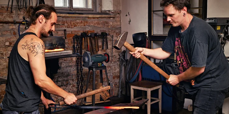 Kovářský workshop: vyrobte si svícen a svíčky či nůž nebo dýku